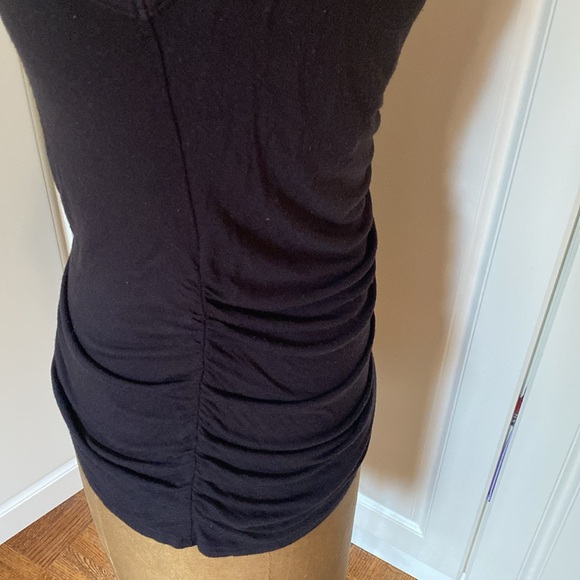 RED HAUTE SUPER FLATTERING SLEEVELESS TOP SIZE L . - Picture 5 of 7